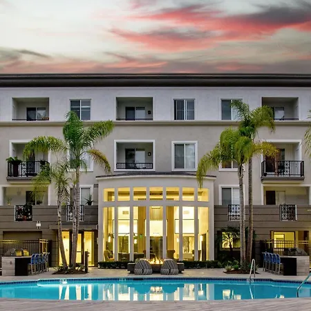 Luxe Marina Del Rey Apartment,Parking, Gym, Pool, Jacuzzi,Bbq